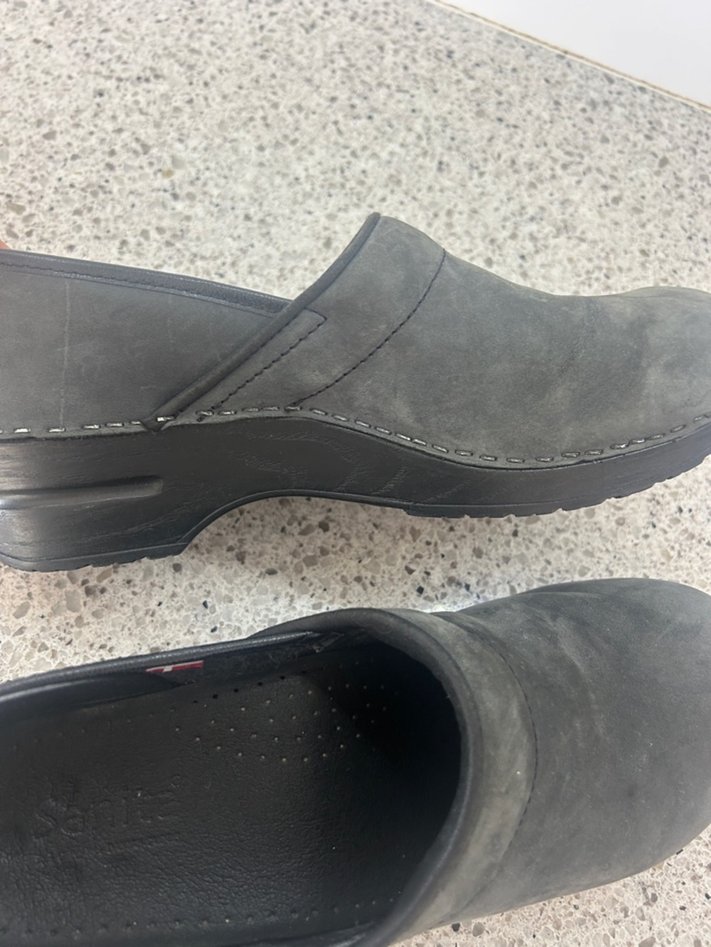 Sanita womens 41 Slip-On Clog in Charcoal Nubuck - Picture 4 of 4